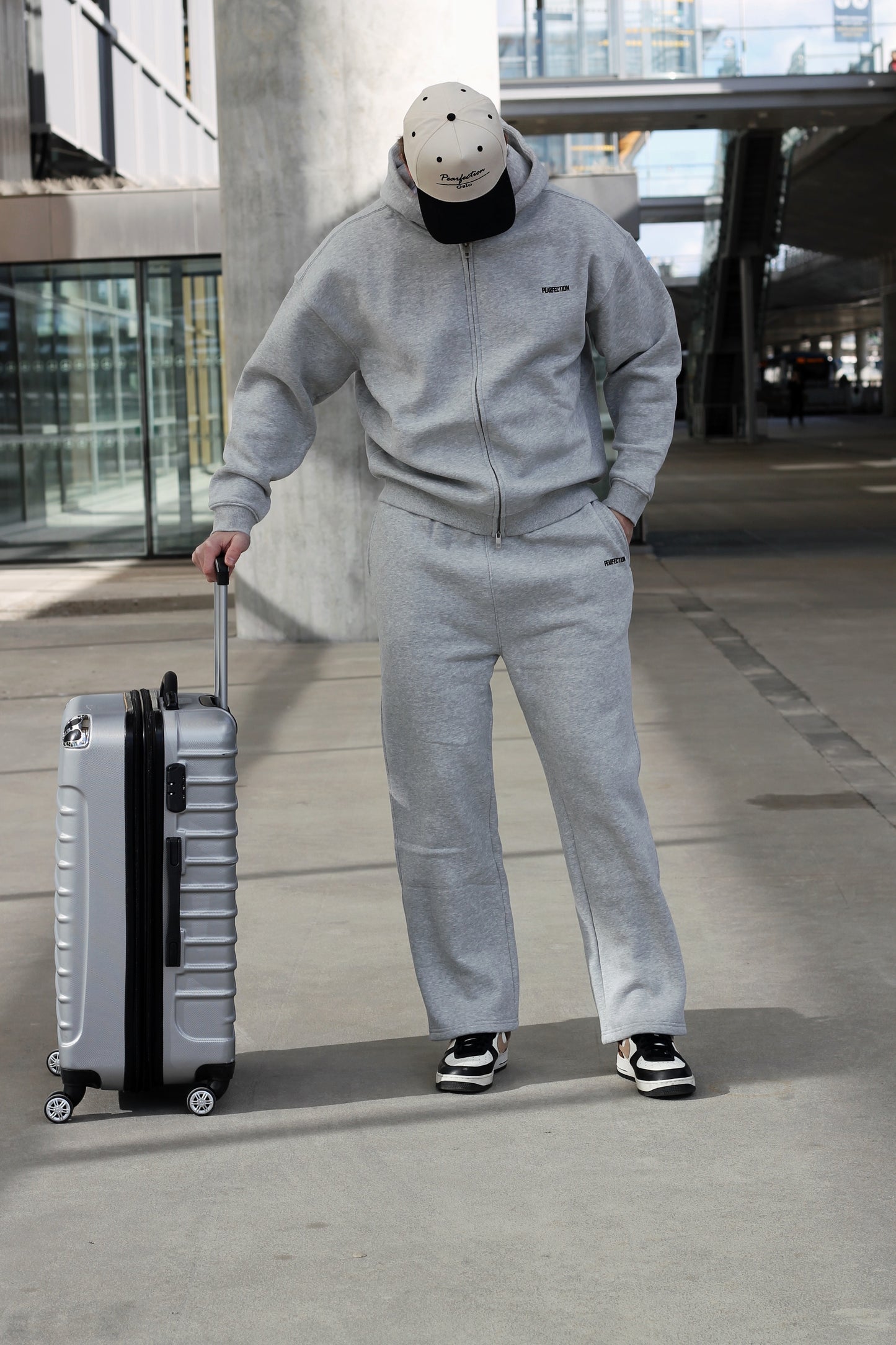 The Traveller - Grey