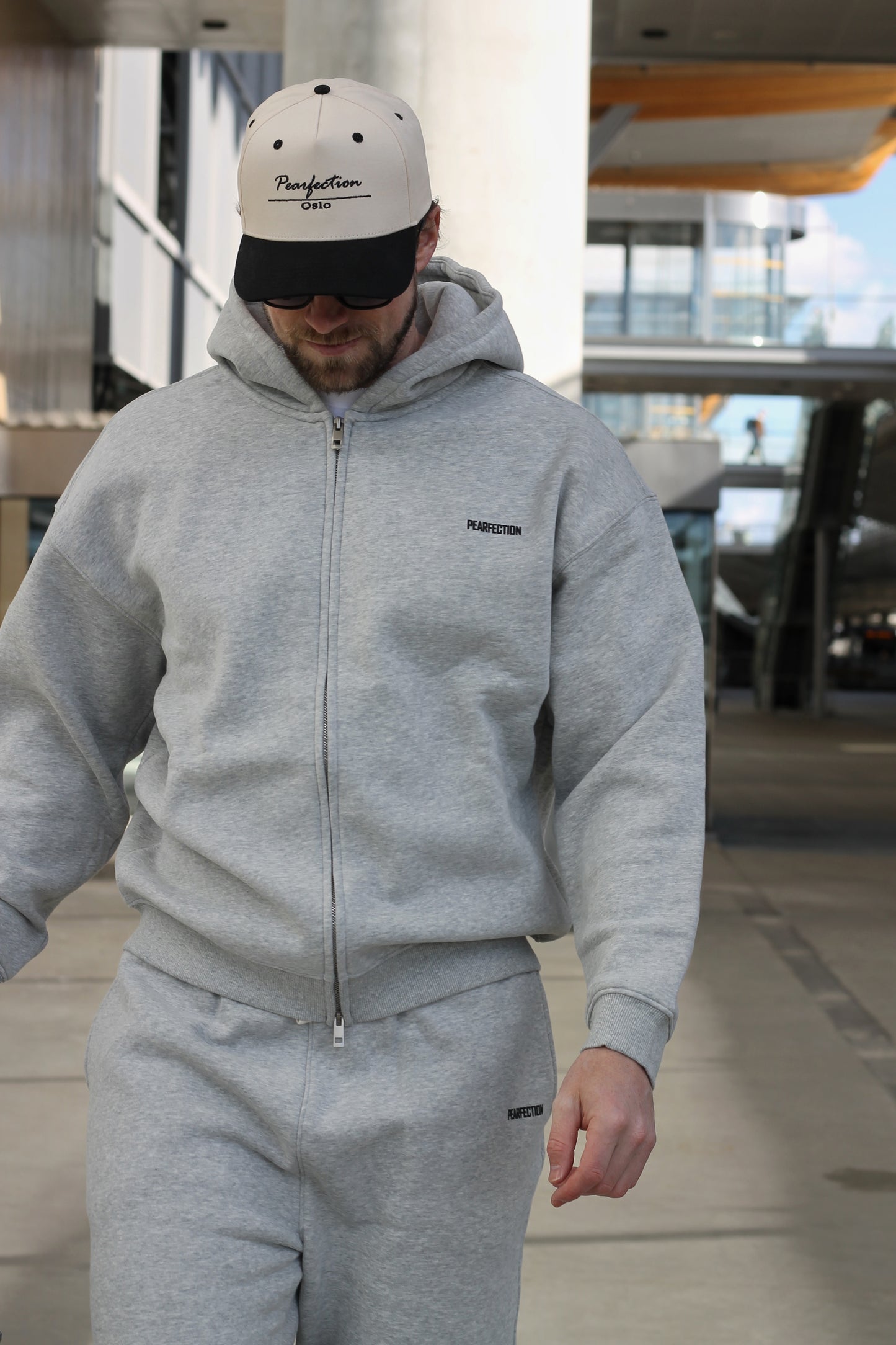 The Traveller - Grey