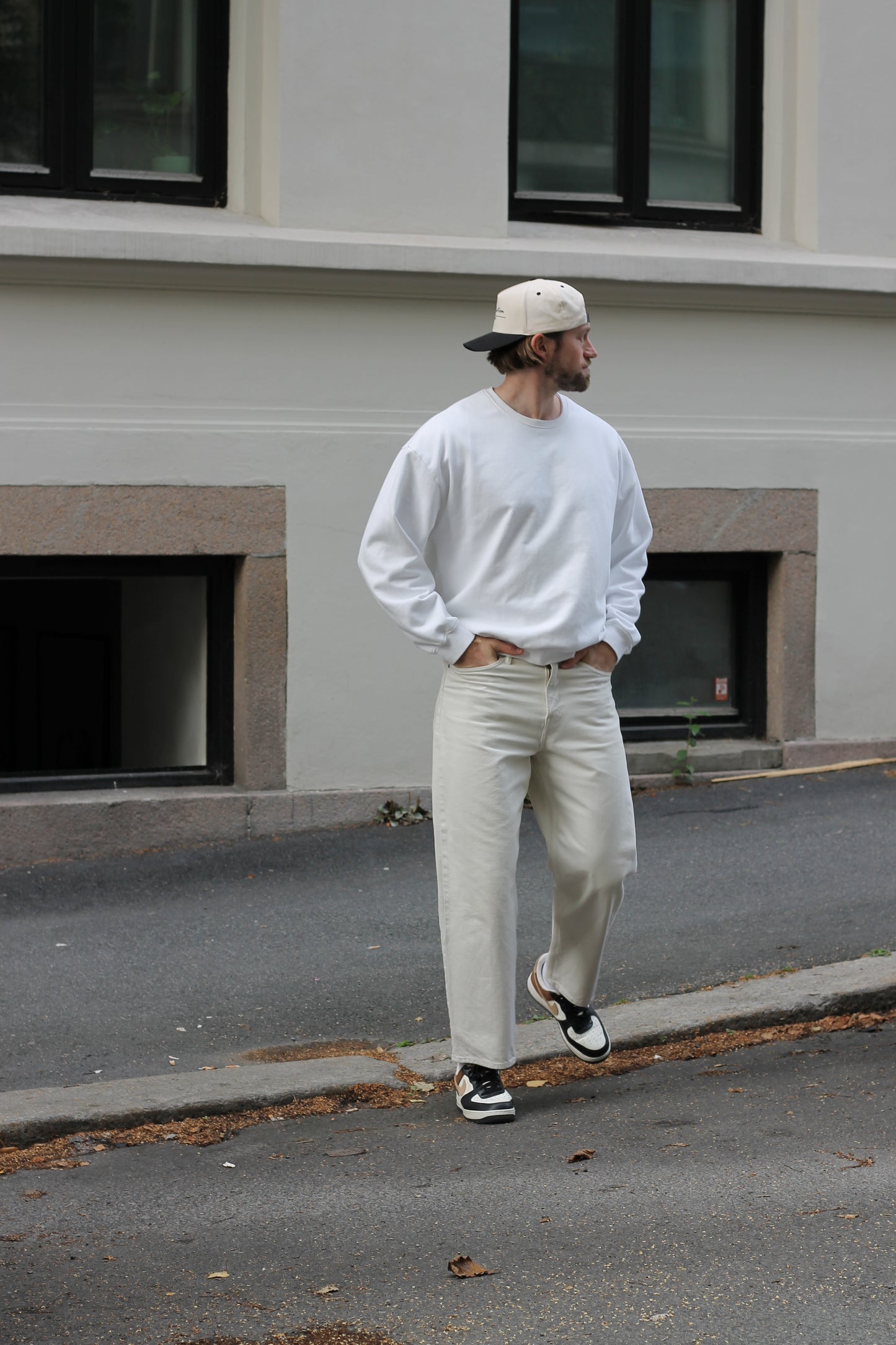 The Oslo Snapback - beige/black